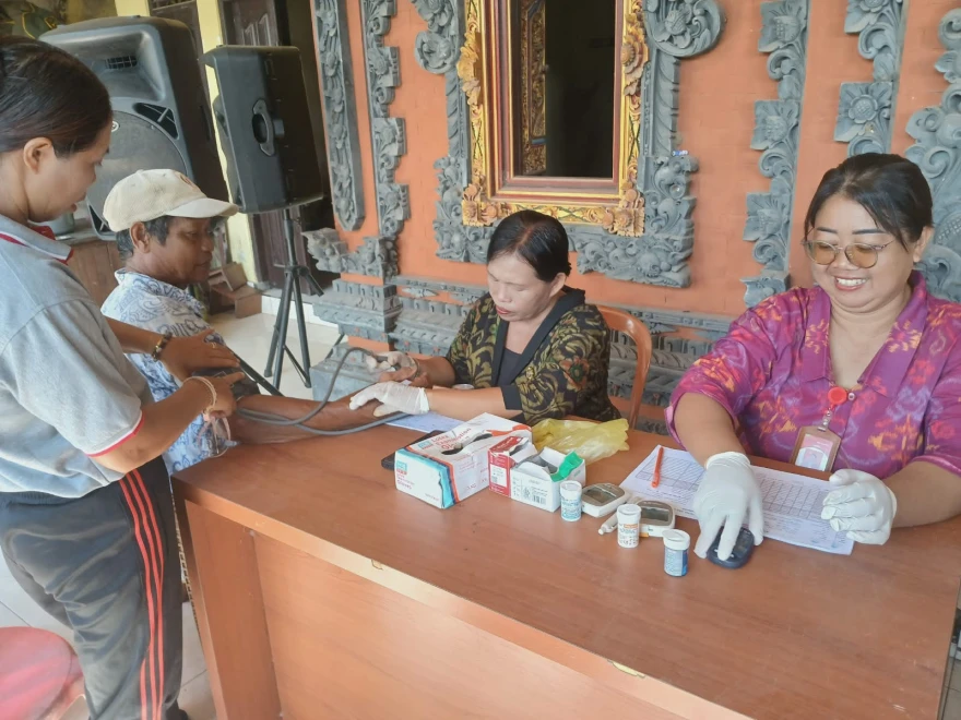 Penimbangan dan pengecekan kesehatan di Br. Dangin Pangkung