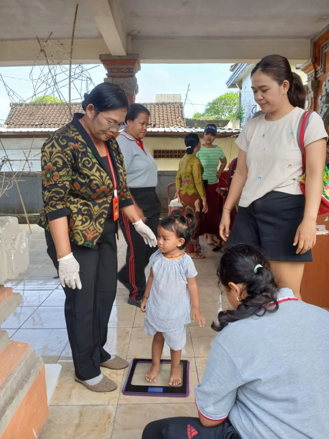Kegiatan Posyandu dan Pemeriksaan Rutin di Banjar Dangin Jalan